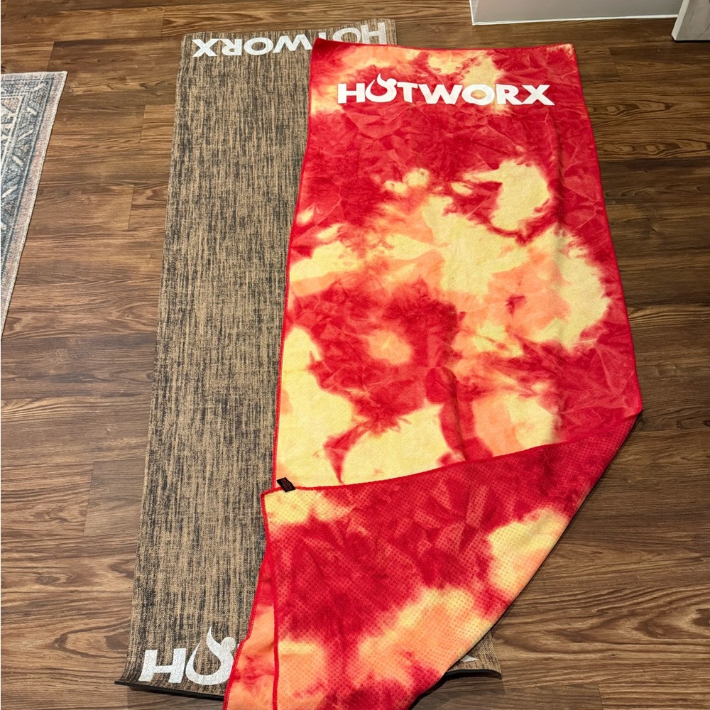 Like New Hot Work Mat & Towel